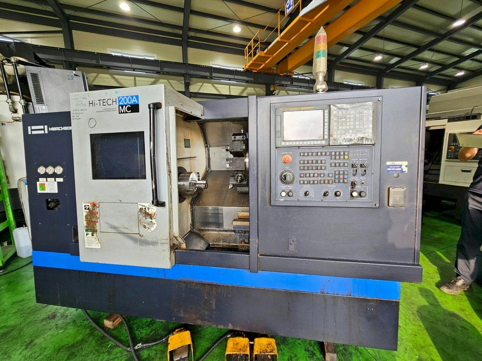 Вид станка HWACHEON Hi-Tech 200A MC  спереди