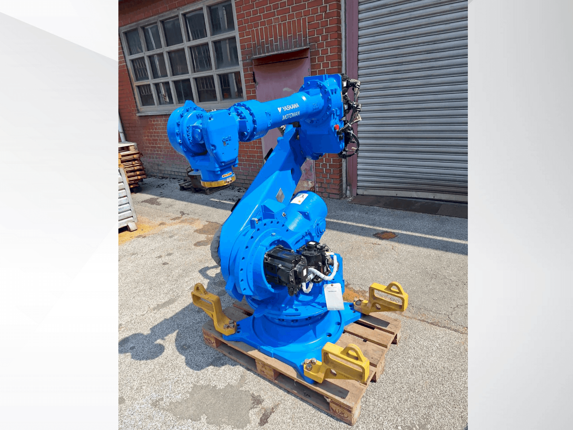 Вид станка Yaskawa Motoman ES165D  спереди