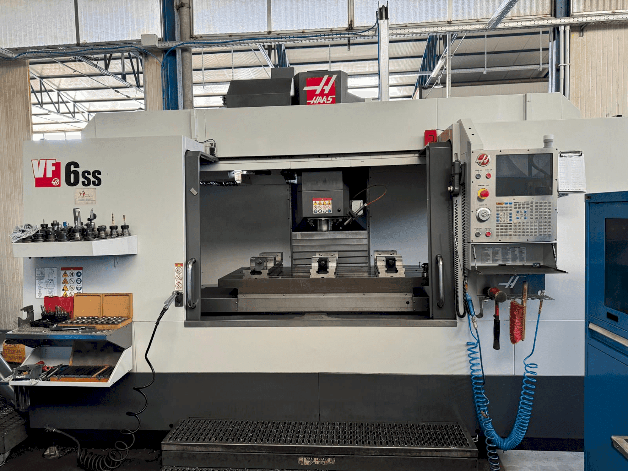 Вид станка HAAS VF-6SS  спереди