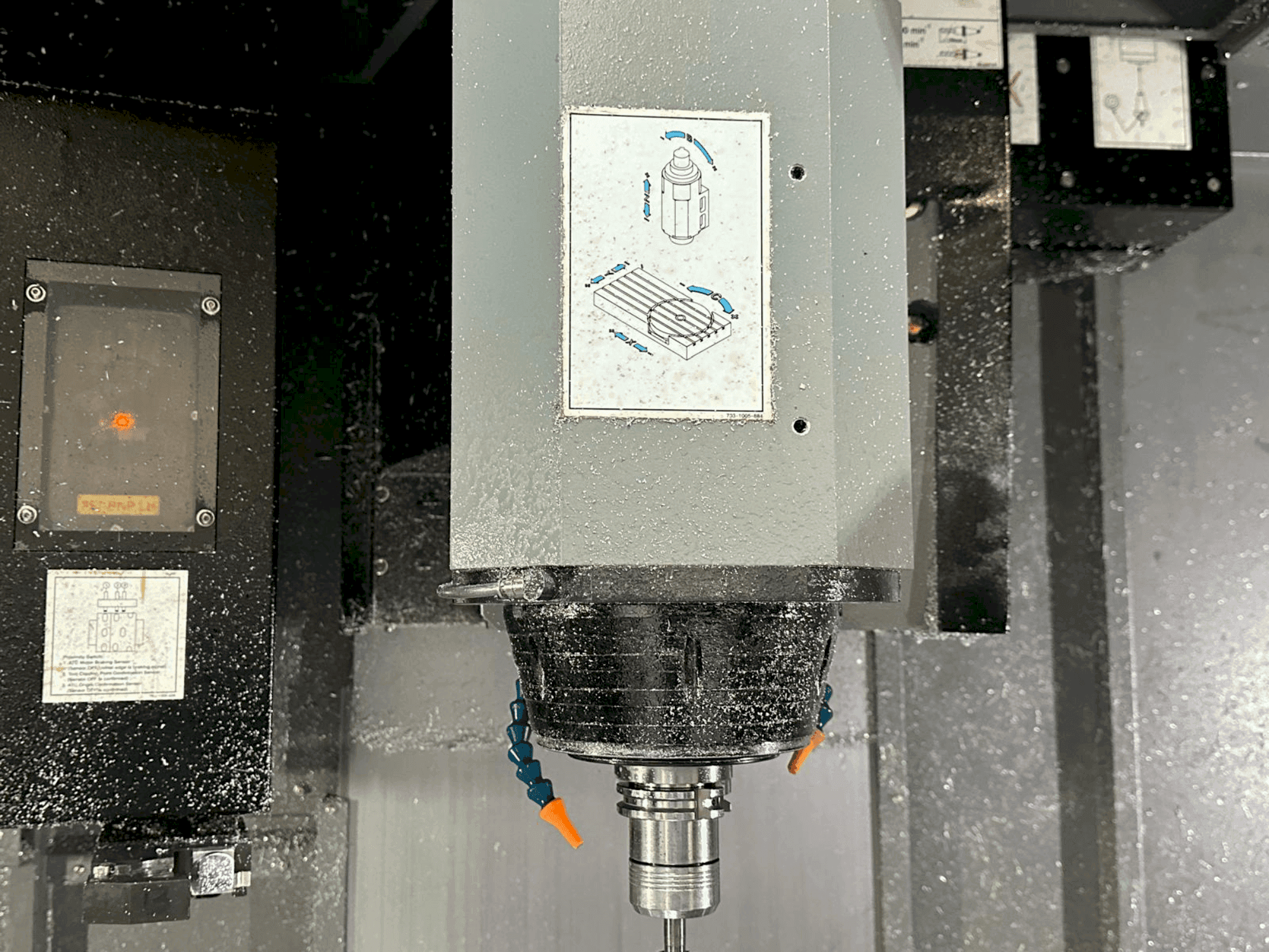 рабочее  помещени Hurco VMX60SRTi  станка