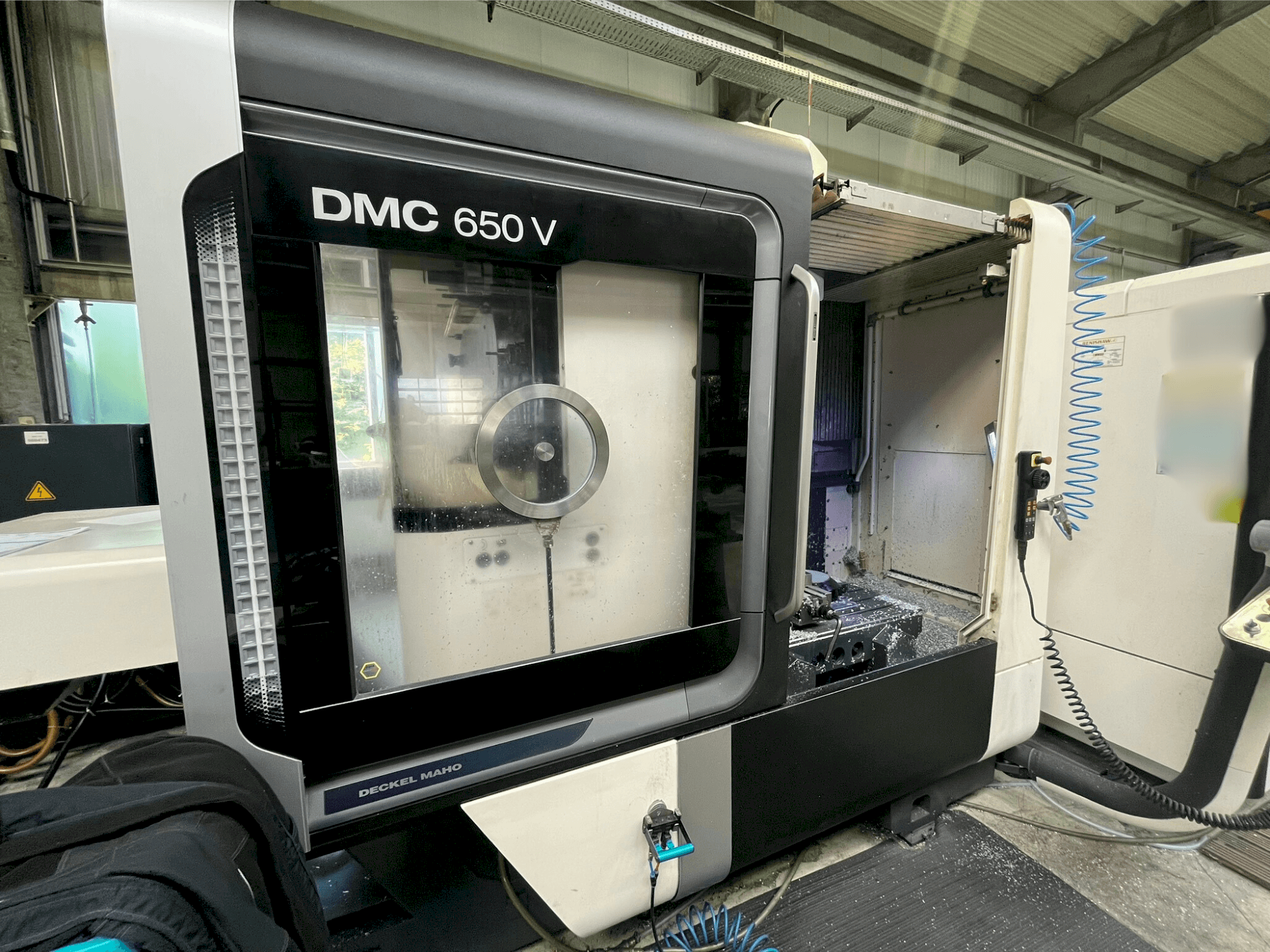 Вид станка DMG MORI DMC 650 V  спереди