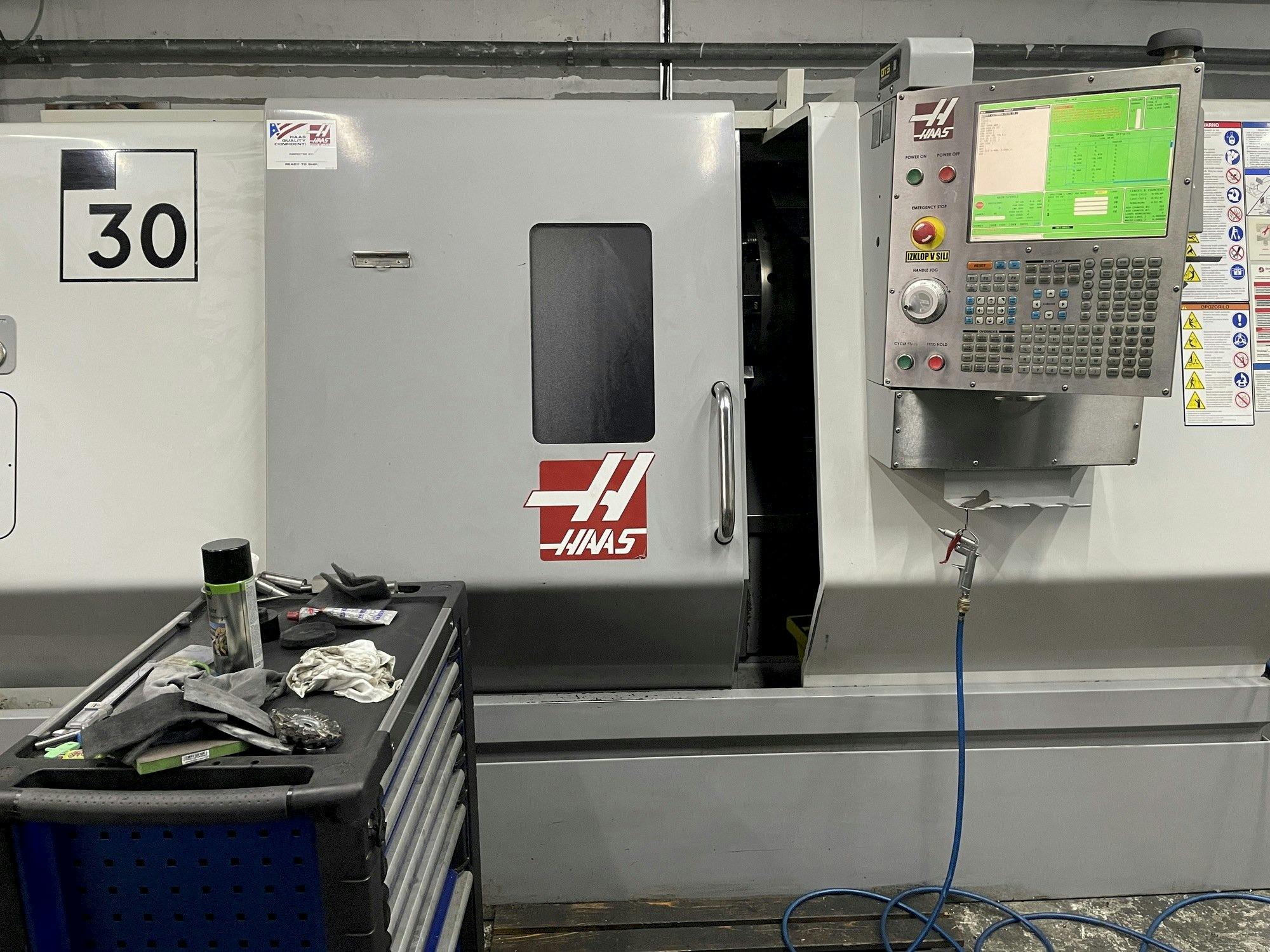 Вид станка HAAS SL-30  спереди