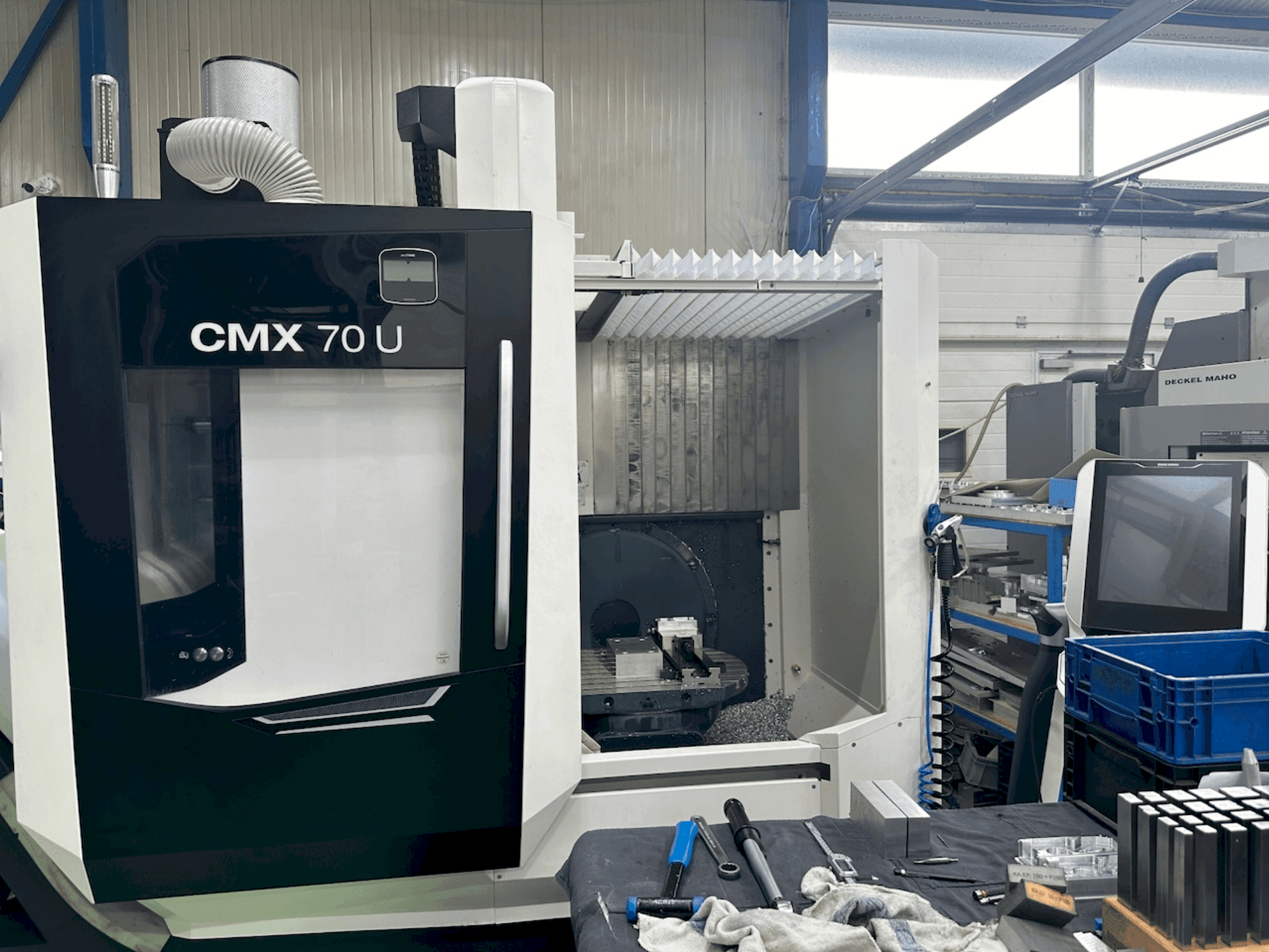 Вид станка DMG MORI CMX 70 U  спереди