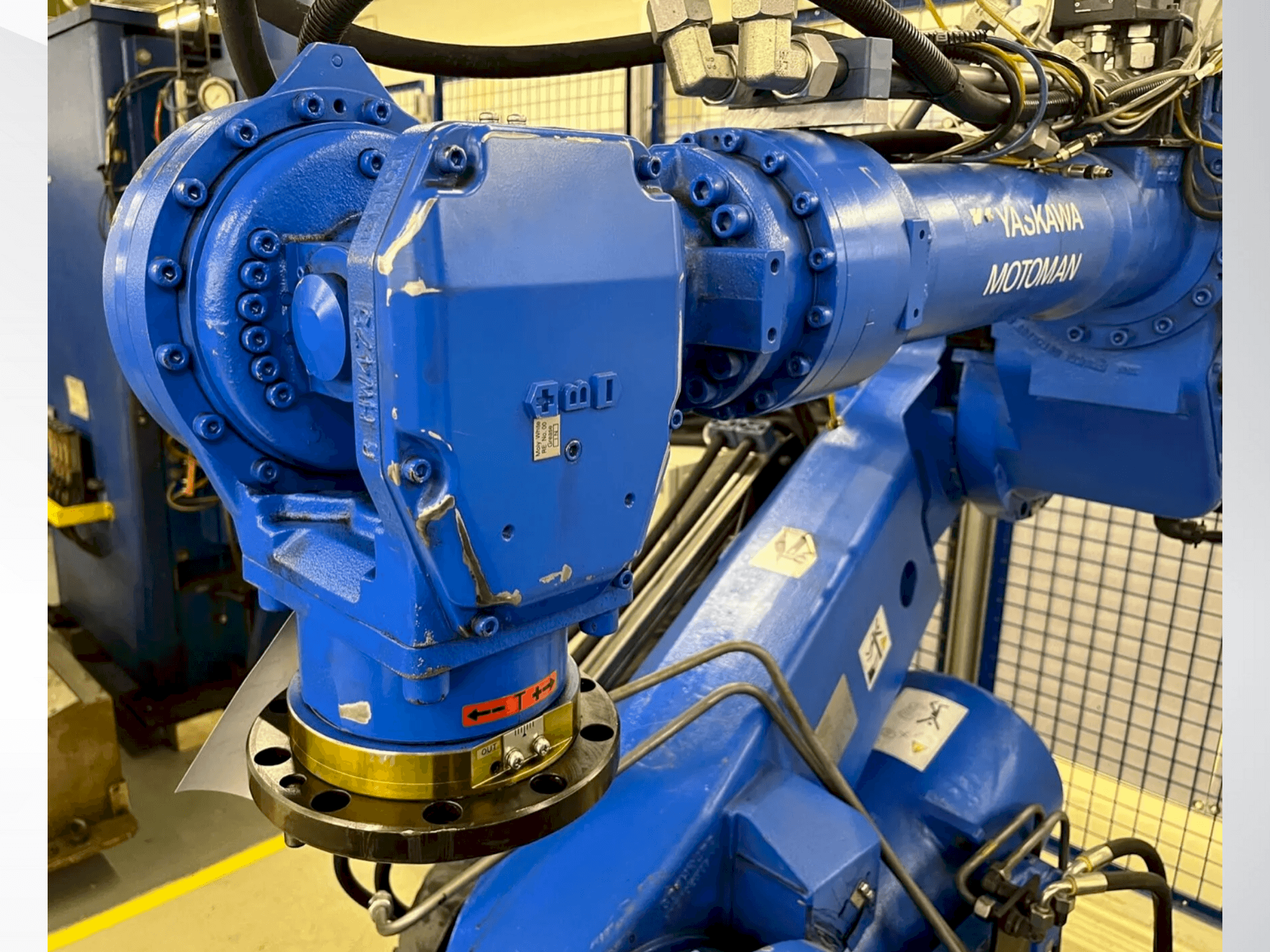 Вид станка Yaskawa Motoman ES 165D  спереди