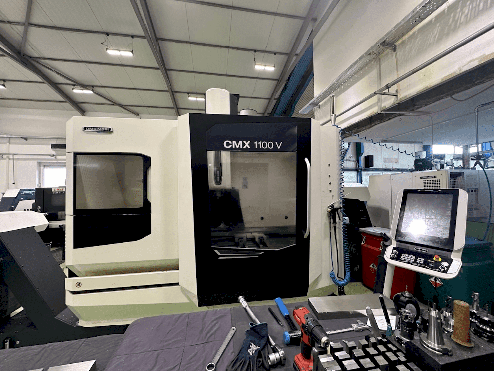 Вид станка DMG MORI CMX 1100 V  спереди