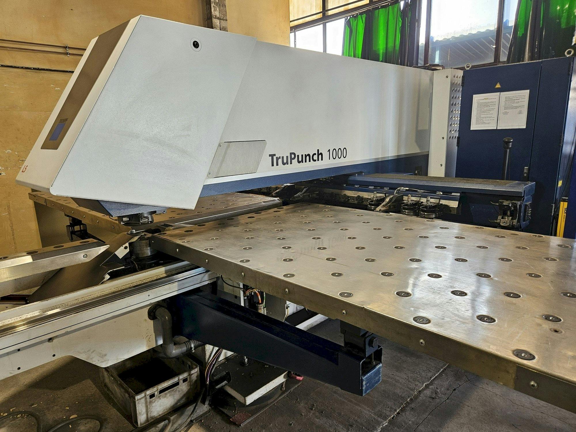 Вид станка Trumpf TruPunch 1000  спереди