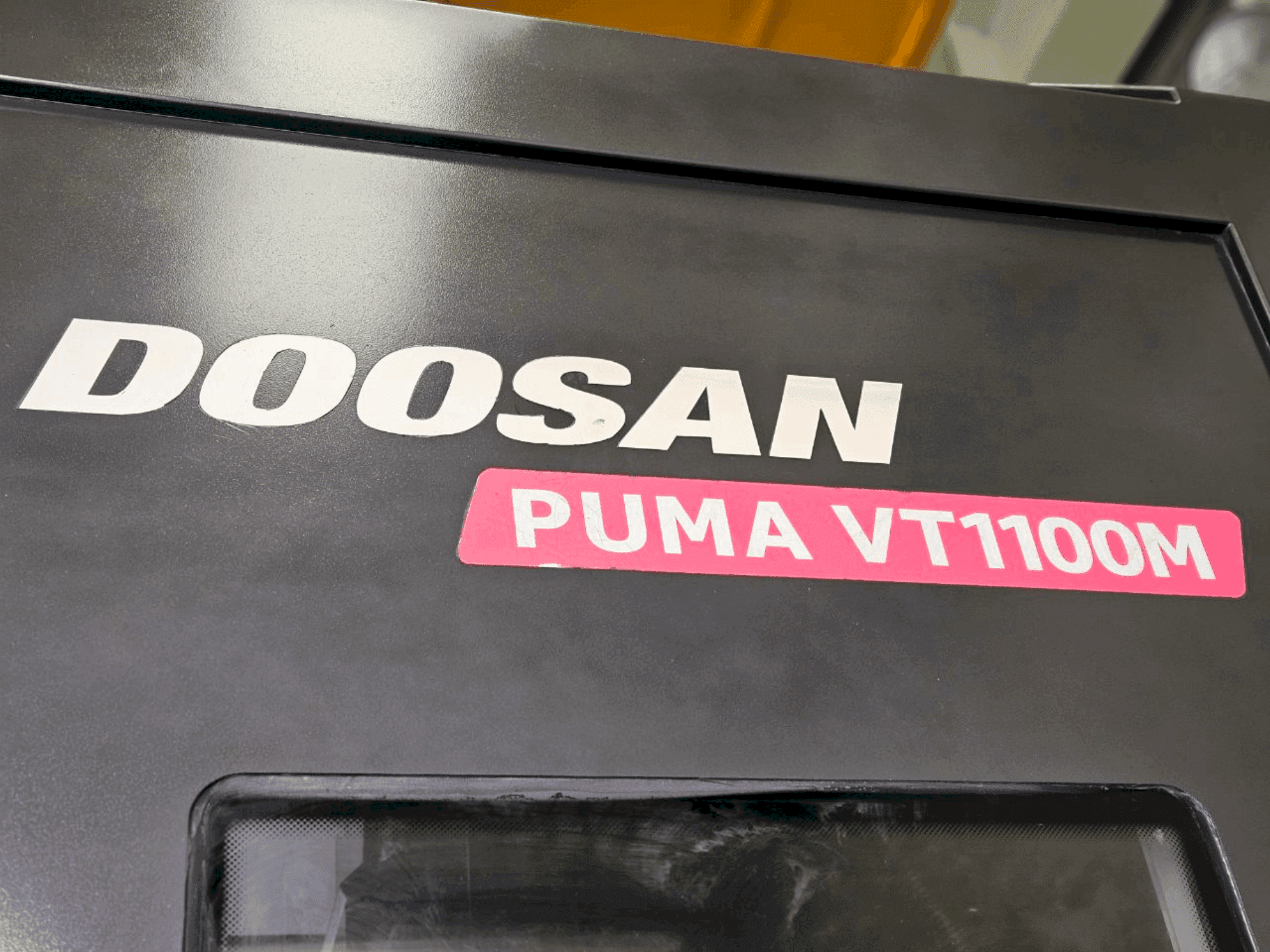 Вид станка DOOSAN VT1100M  спереди