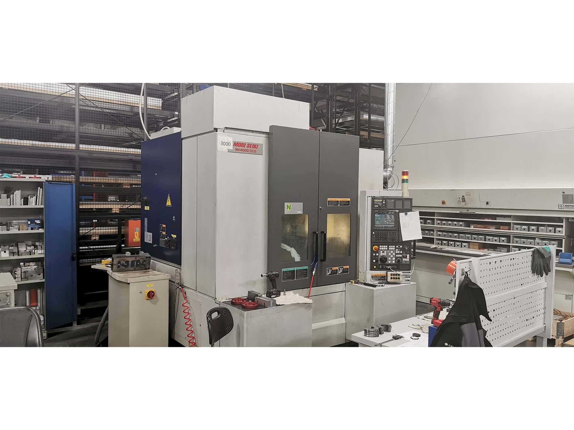 Вид станка MORI SEIKI NV4000  спереди