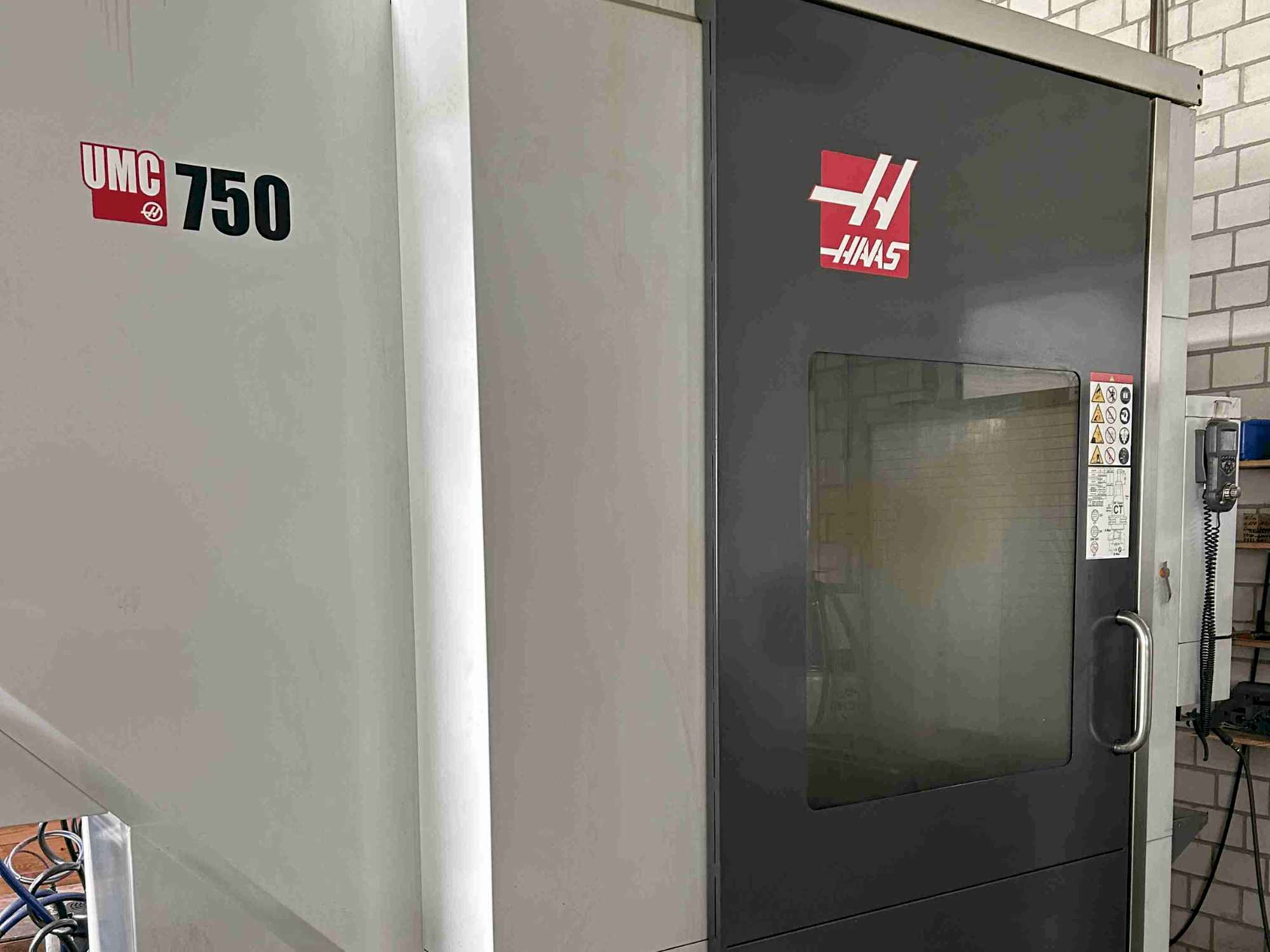 Вид станка HAAS UMC-750  спереди