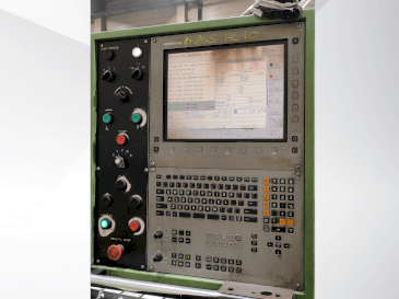 Вид станка TOS WHN 13.8 CNC  спереди